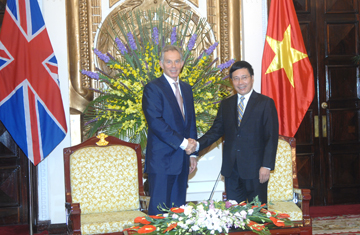 ລັດຖະມົນຕີການຕ່າງປະເທດ ຟ້າມບິ່ງມິງ ຕ້ອນຮັບອະດີດ ນາຍົກລັດຖະມົນຕີອັງກິດ